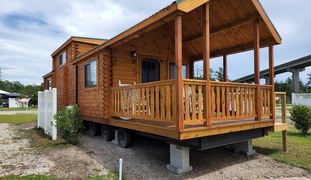 Cozy Cabin on the ICW Waterfront. Book your Spring and Summer vacations now!