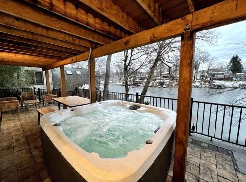 Cozy Cabin on the Lake w/HotTub