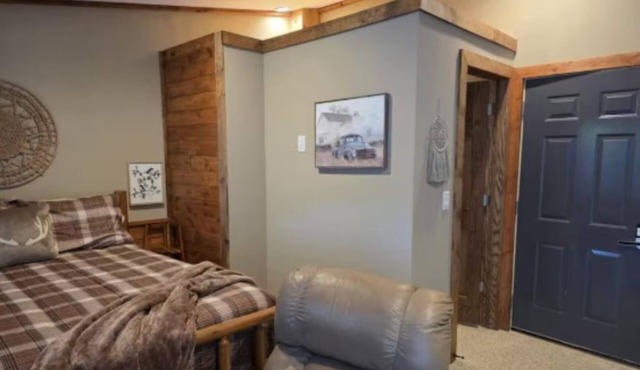 Cozy Cabin on the River