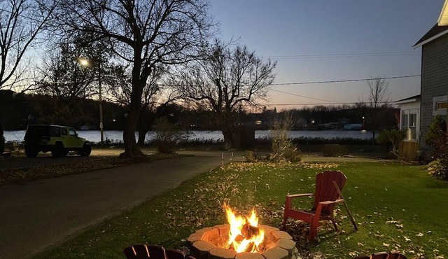 Cozy Cabin on the River, swimming, fishing, boating