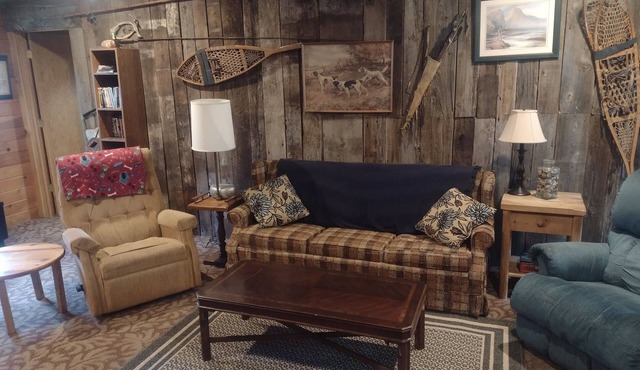 Cozy cabin on the river!