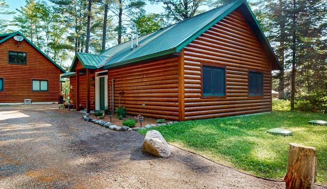 Cozy Cabin on the Turtle Flambeau Flowage, great for all seasons!