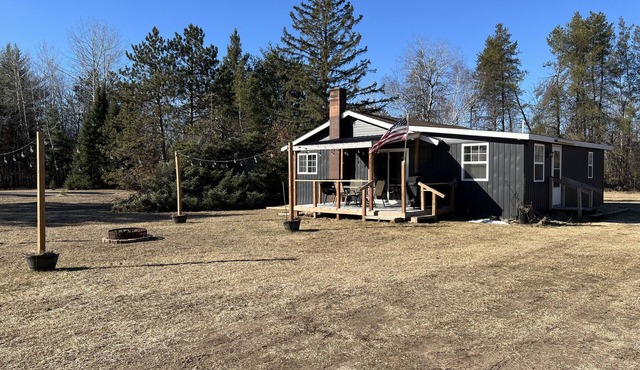 Cozy cabin on trail system in the heart of the waterfall capital of Wisconsin