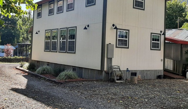 Cozy cabin on White Bird Creek, Petfriendly