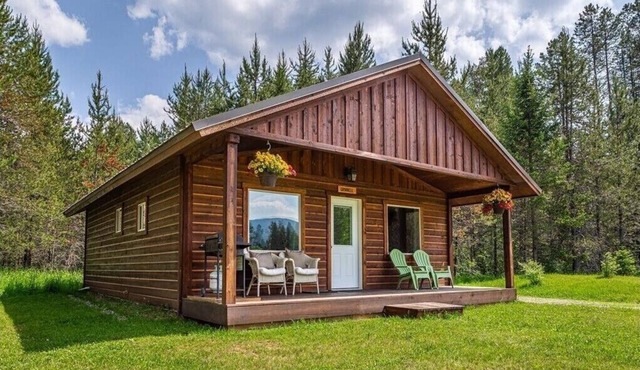 Cozy Cabin only 7 miles from Glacier National Park