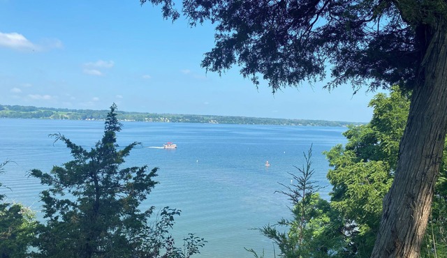 Cozy Cabin Overlooking Owasco Lake & Sunsets