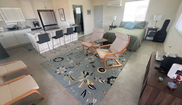 Cozy cabin perfect for star gazing, romantic getaways, peace and quiet.