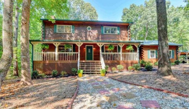 **Cozy Cabin Perfect for Large Groups and Events**