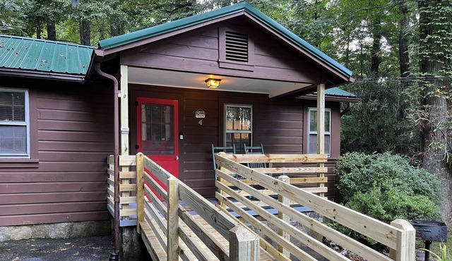 Cozy Cabin Pet and Accessible Friendly