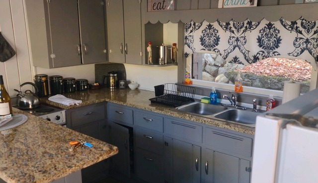 Cozy Cabin, porch & lake