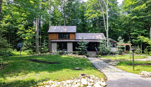 Cozy Cabin Retreat in the Woods-Relax & Unwind