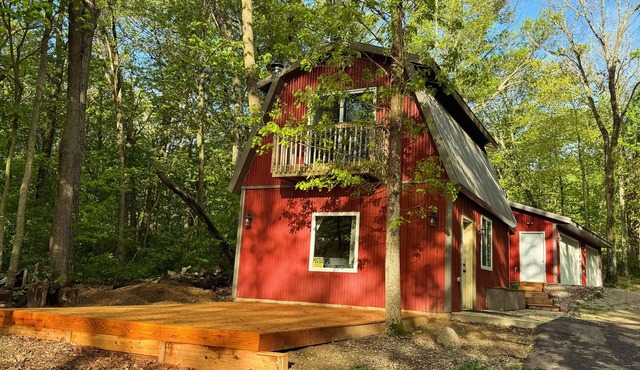 Cozy cabin retreat in NW Lake Leech area