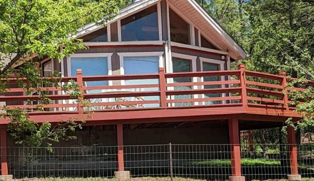 Cozy Cabin Retreat -Sleeps 12