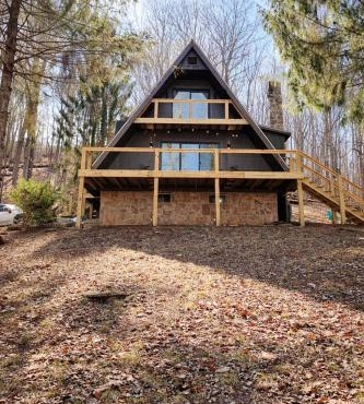 Cozy Cabin Retreat unwind in Wytheville VA