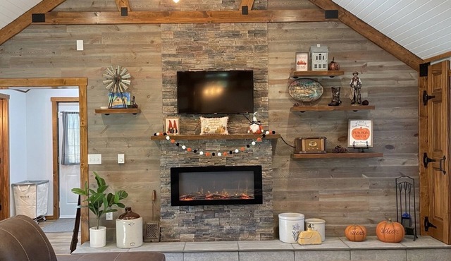 Cozy Cabin Retreat located just minutes to Galena, IL & DBQ, IA