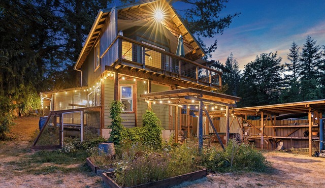 Cozy Cabin Retreat,Pet-Friendly,Family Getaway, Surrounded by Mountains & Trails