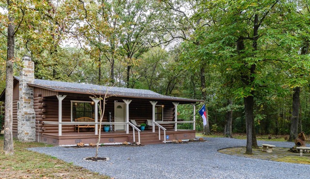 Cozy Cabin Retreat on 2 acres with Walking Path - 5 mins from Lake Access!