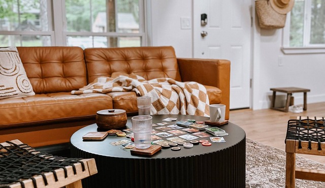 Cozy Cabin Retreat w/hot tub and sauna! 3 minutes from Promised Land State Park!