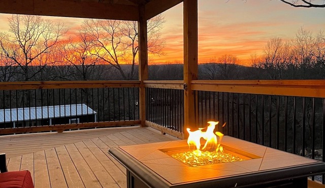 Cozy cabin SLEEPS 15 on Lake Tenkiller!