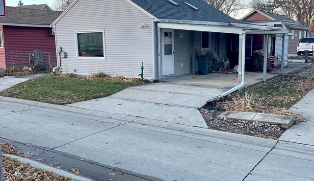 Cozy Cabin Steps from Clear Lake – Perfect for Getaways