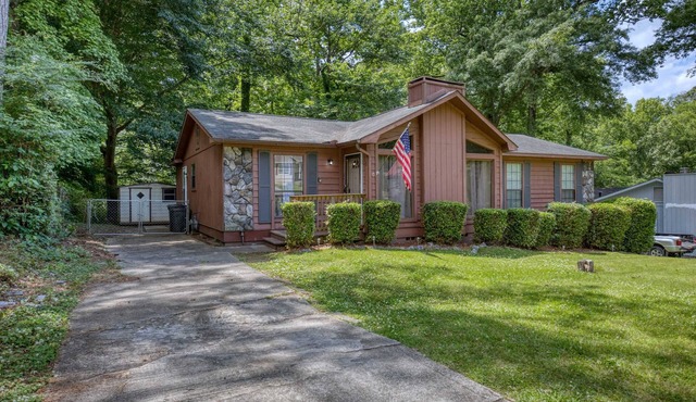 Cozy Cabin-Style Retreat | Sleeps 10 Near Fort Benning