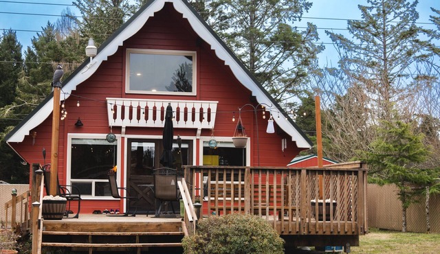 Cozy Cabin w/6 minute walk to the beach!