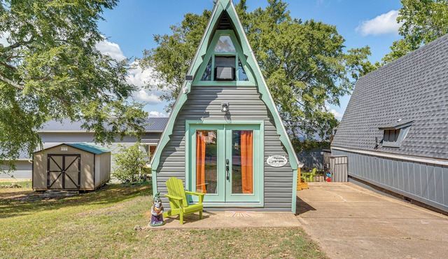 Cozy Cabin w/Deck & Boat Launch Access in Lampe!