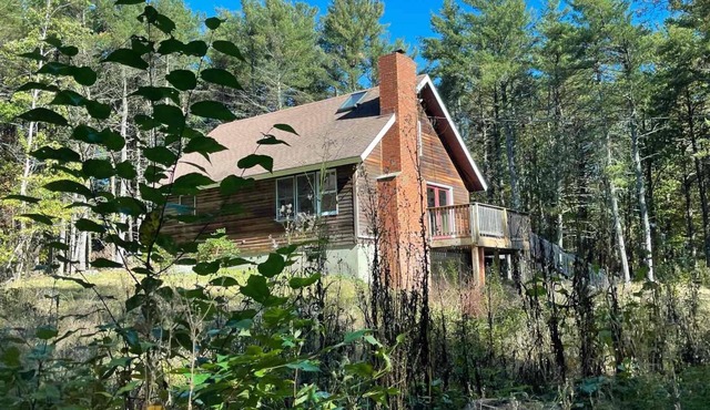 Cozy Cabin w/Fireplace on 7 acres in Hudson