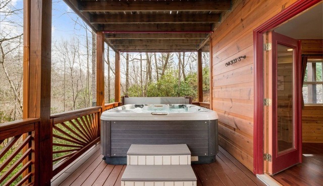 Cozy Cabin W/Hot Tub, Pool Table, and Fire Pit