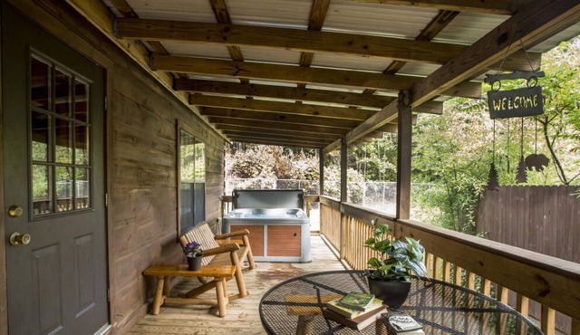 Cozy Cabin w/Hot Tub & Fenced in Yard for Pets