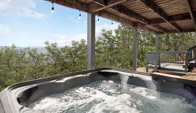Cozy cabin w/hot tub, fire pit & ski access