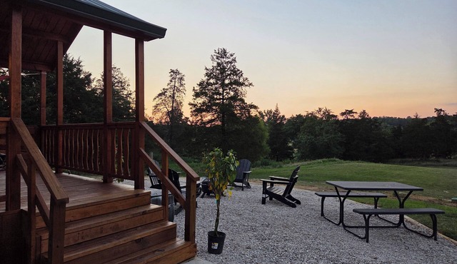 Cozy Cabin w/Hot Tub & King Bed Near Hot Springs - The Spear