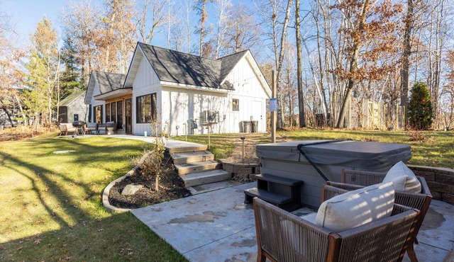 Cozy cabin w hot tub & fireplace, near Nisswa/crosslake