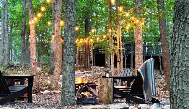 Cozy cabin w/screened porch & fire pit
