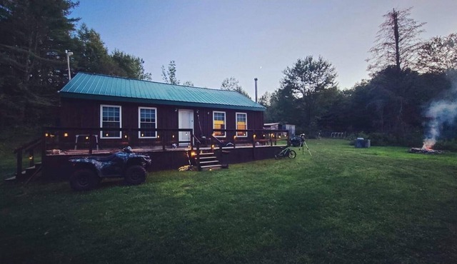Cozy Cabin w view of the milkyway w/hottub , Nearby SKIING,FISHING,HIKING,ATVING