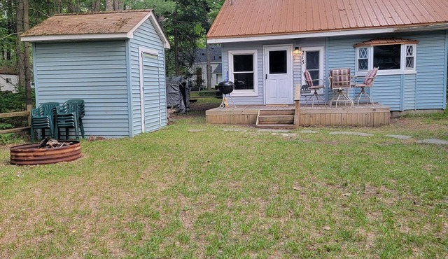 Cozy Cabin walking distance to BEAUTIFUL Higgins Lake!