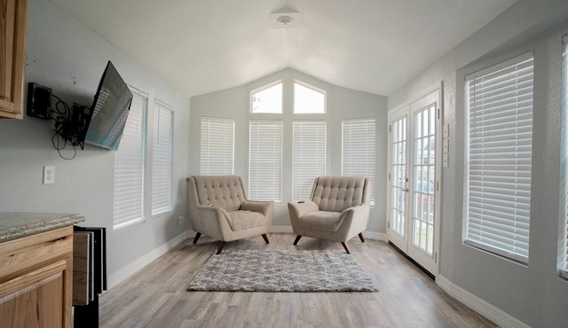 Cozy cabin with 1 bedroom and WiFi, AC in charming Brazoria