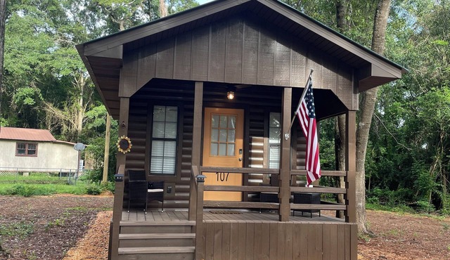 Cozy cabin with 1 bedroom and WiFi, AC in beautiful Brewton, Alabama