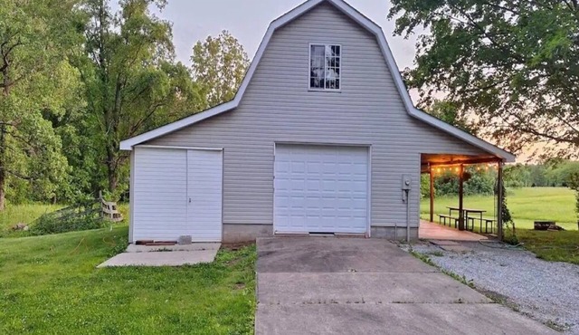 Cozy cabin with 1 bedroom and WiFi, AC in enjoyable Opdyke