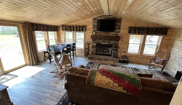 Cozy cabin with 165ft private beach area - on The Great Sacandaga Lake.
