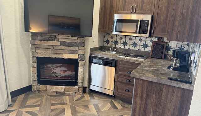 Cozy cabin with 2 bedrooms and WiFi, AC in soothing River Ranch