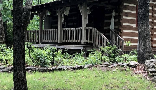 Cozy Cabin with a Hot Tub in Galax, Virginia - Perfect for a Romantic Glamping Getaway near the New River