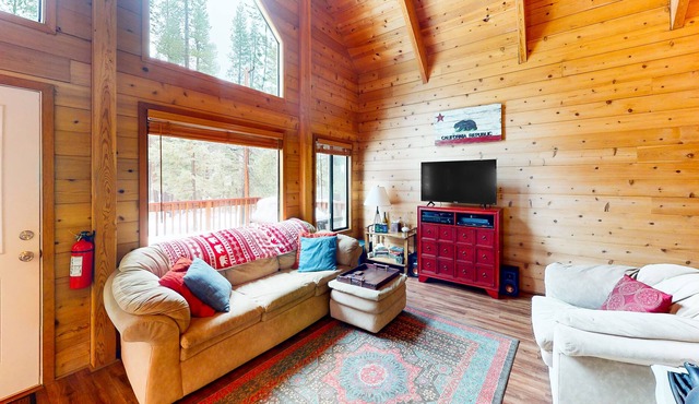 Cozy cabin with a large deck, firepit, & gas grill - near golf and skiing