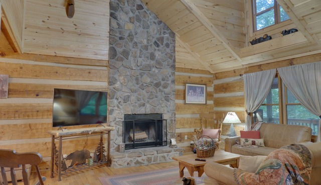 Cozy Cabin with ADA accessible, golfing, hiking, beach, tennis, and more!