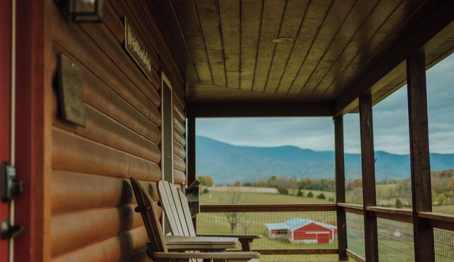 Cozy Cabin with Beautiful Mountain Views Near Shenandoah National Park in Luray