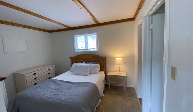 Cozy cabin with big views! Less than a mile from VT Summer Festival Horse Show