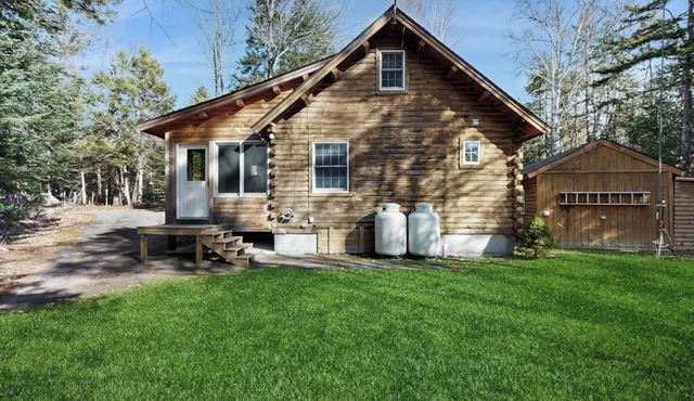 Cozy cabin with covered porch, firepit, grill, fireplace, & washer/dryer