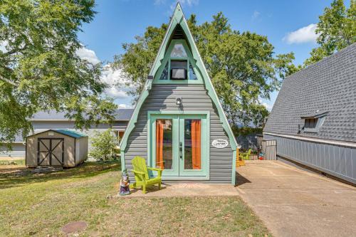 Cozy Cabin with Deck and Boat Launch Access in Lampe!