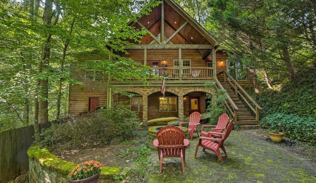 Cozy Cabin with Deck, Walk to Wildcat Creek and Dining