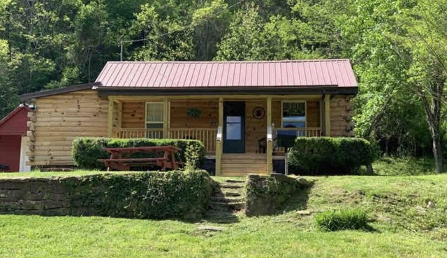 Cozy cabin with direct Spearhead ATV trail access!